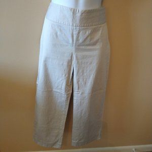 White house black market women's capri pant size 8 light gray/silver excellent
